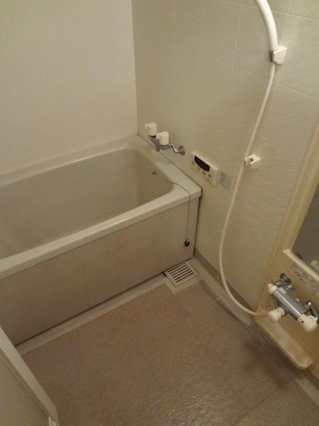 Bathroom.  [Minato-ku, real estate buying and selling] Comfortable relaxing bath ☆