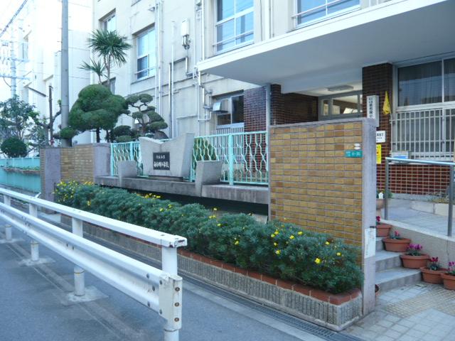 Primary school. Minamiichioka 96m is a 1-minute walk to elementary school.