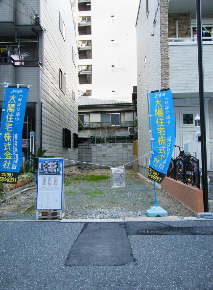 Local photos, including front road. December 2013 local shooting