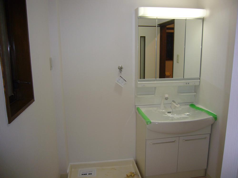 Wash basin, toilet. Indoor (11 May 2013) Shooting