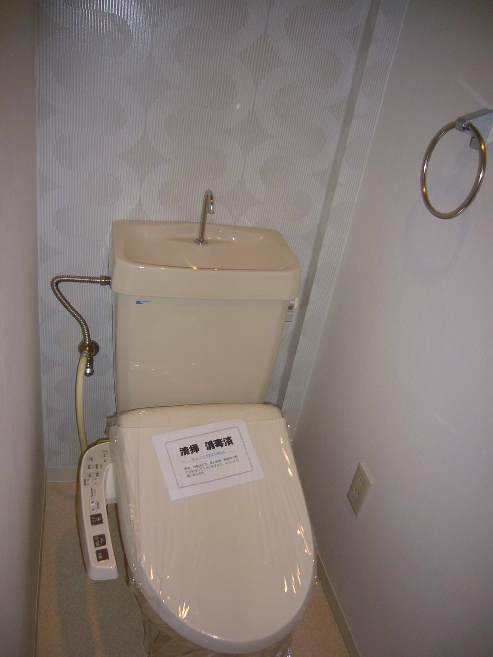 Toilet. Indoor (11 May 2013) Shooting