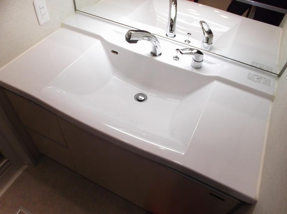 Wash basin, toilet. Indoor (12 May 2013) Shooting