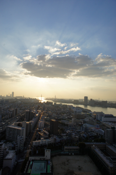 View. Why do not you put this view to the hand?