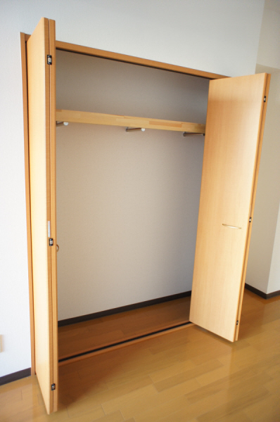 Receipt. Closet is also large.