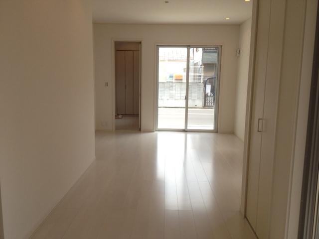 Same specifications photos (living)