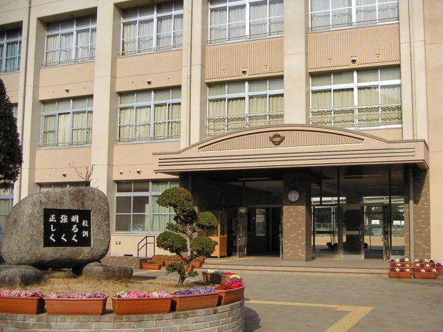Junior high school. 672m to Osaka Municipal Ichioka junior high school