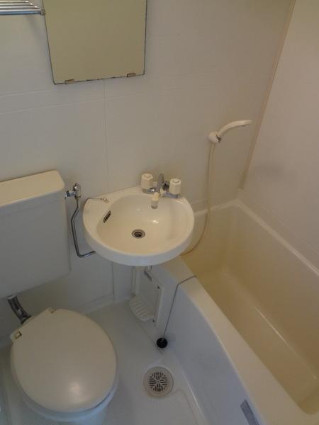 Bath.  [Minato-ku, rent] Effortless unit bus is clean ☆ 