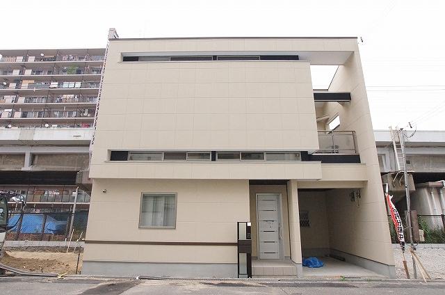 Local appearance photo. Model house complete