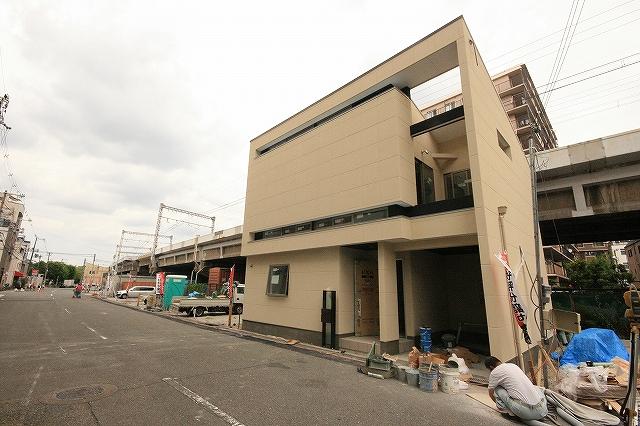 Local photos, including front road. Model house