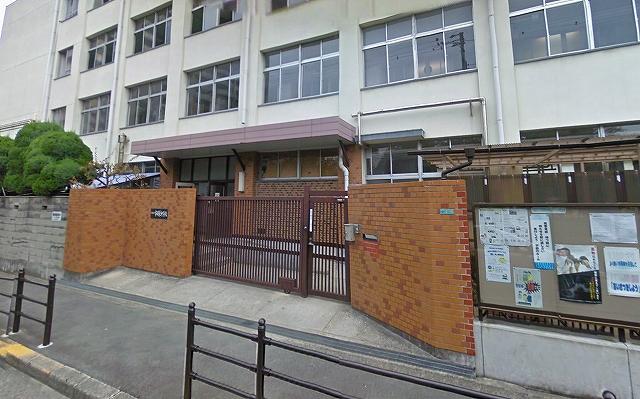Junior high school. 913m to Osaka Municipal City Okahigashi junior high school