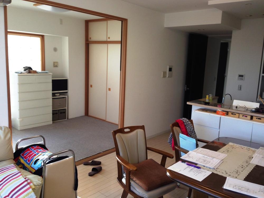 Non-living room. Living next to the Japanese-style room