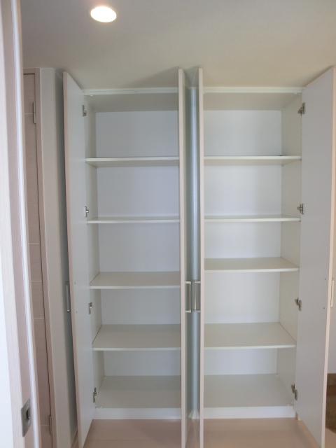 Receipt. Hallway storage