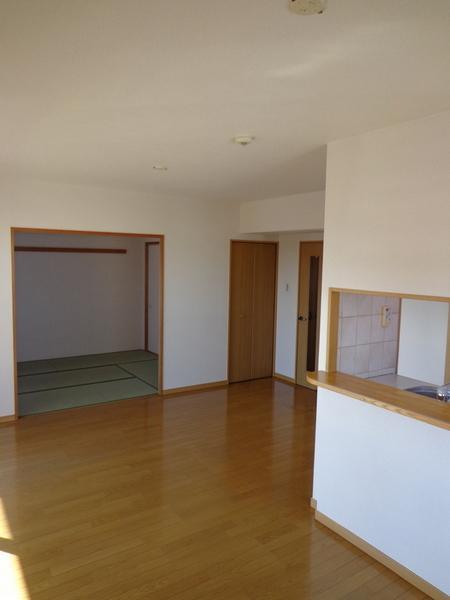 Living.  [Minato-ku, real estate buying and selling] Bright living room