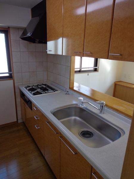 Kitchen.  [Minato-ku, real estate buying and selling] System kitchen