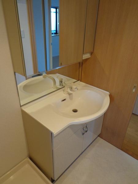 Wash basin, toilet.  [Minato-ku, real estate buying and selling] Happy independence washbasin