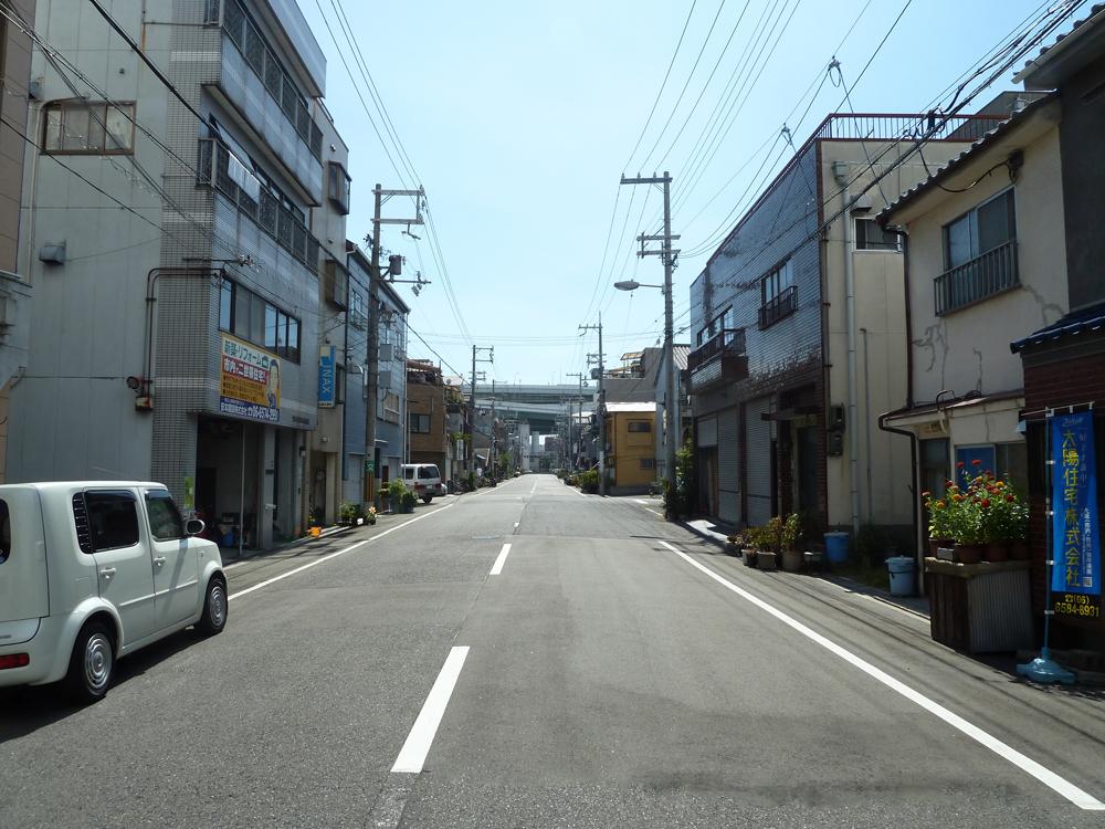 Local photos, including front road. December 2013 local shooting