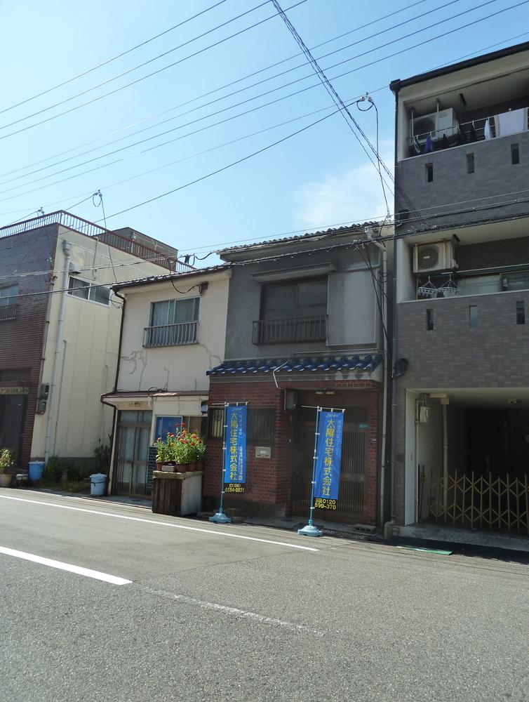 Local photos, including front road. December 2013 local shooting