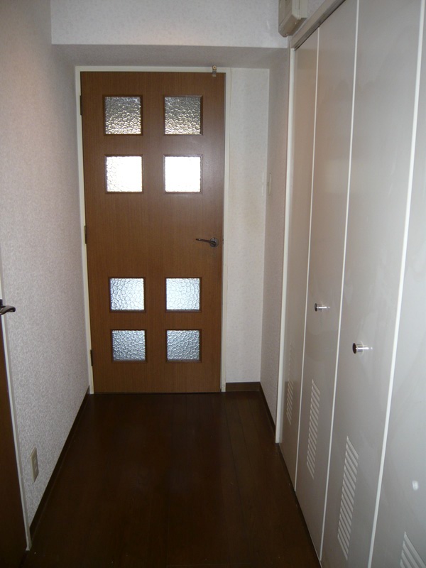 Other room space. Corridor