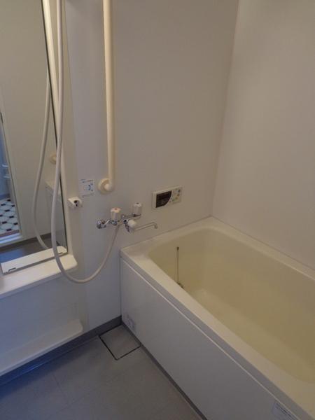 Bathroom.  [Minato-ku, real estate buying and selling] Bathing with cleanliness