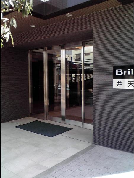 Entrance. Common areas