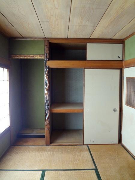 Receipt.  [Minato-ku, real estate buying and selling] Buddhist altar room in a big closet ☆ 