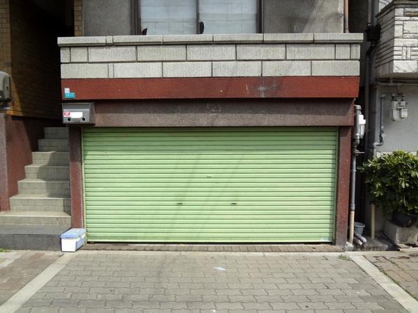 Parking lot.  [Minato-ku, real estate buying and selling] Garage with a shutter ☆ 