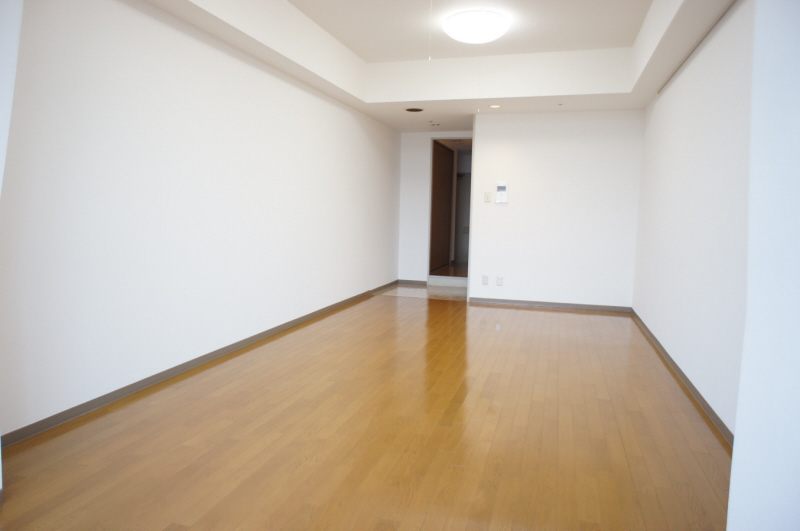 Living and room. Western-style rooms are spacious 11 Pledge of studio