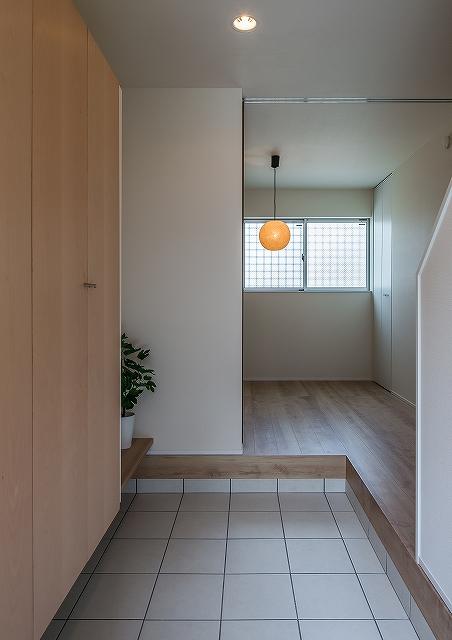 Entrance. Entrance storage