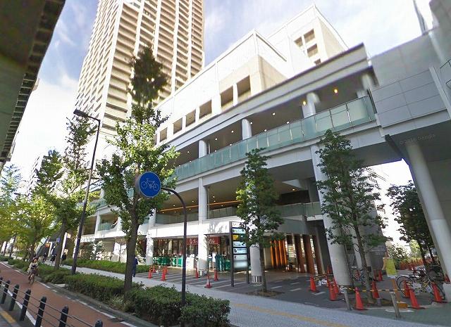 Shopping centre. Oak 642m up to 200