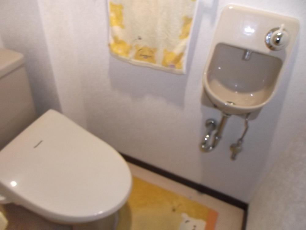 Toilet. Indoor (12 May 2013) Shooting
