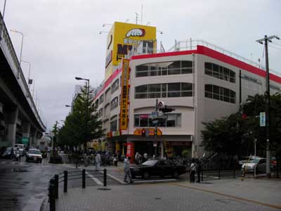 Supermarket. Mega ・ 250m up to Don Quixote (super)