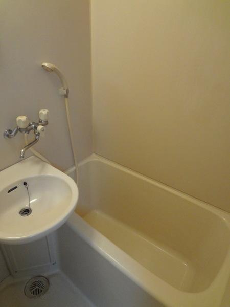 Bath.  [Minato-ku, rent] You can slowly