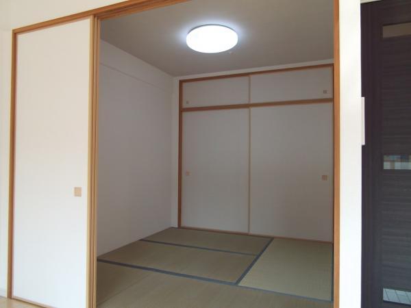 Non-living room. Japanese-style room adjacent to the living room