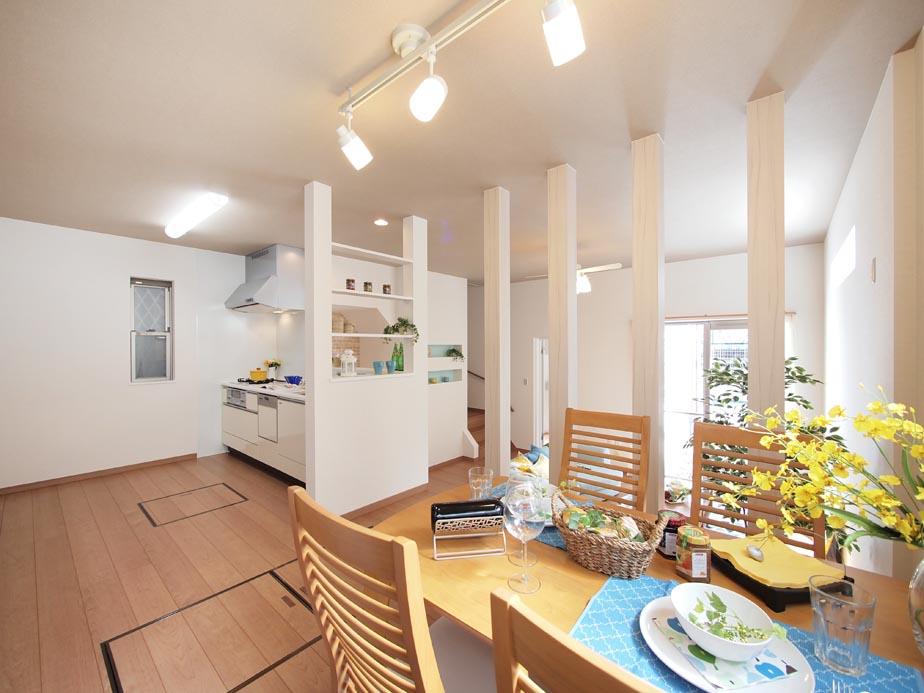 Model house photo. LDK kitchen as seen from the large dining is considerable breadth