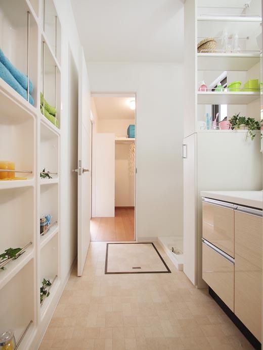 Model house photo. Toilets to ensure a life leads to the 2WAY directly linked to the family closet. To further clean, housed in various places. 