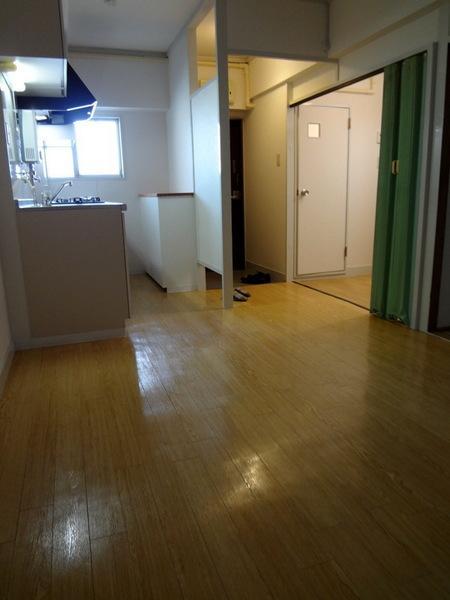 Kitchen.  [Minato-ku, real estate buying and selling] Yang per good