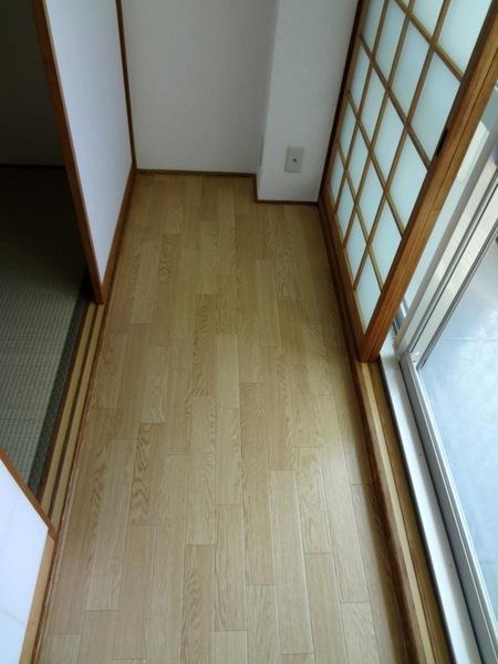 Non-living room.  [Minato-ku, real estate buying and selling] Sunroom