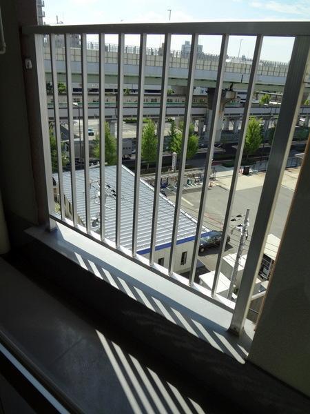 Balcony.  [Minato-ku, real estate buying and selling] Ventilation good
