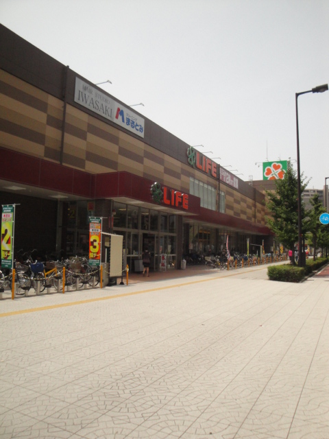 Supermarket. 794m up to life Bentencho store (Super)