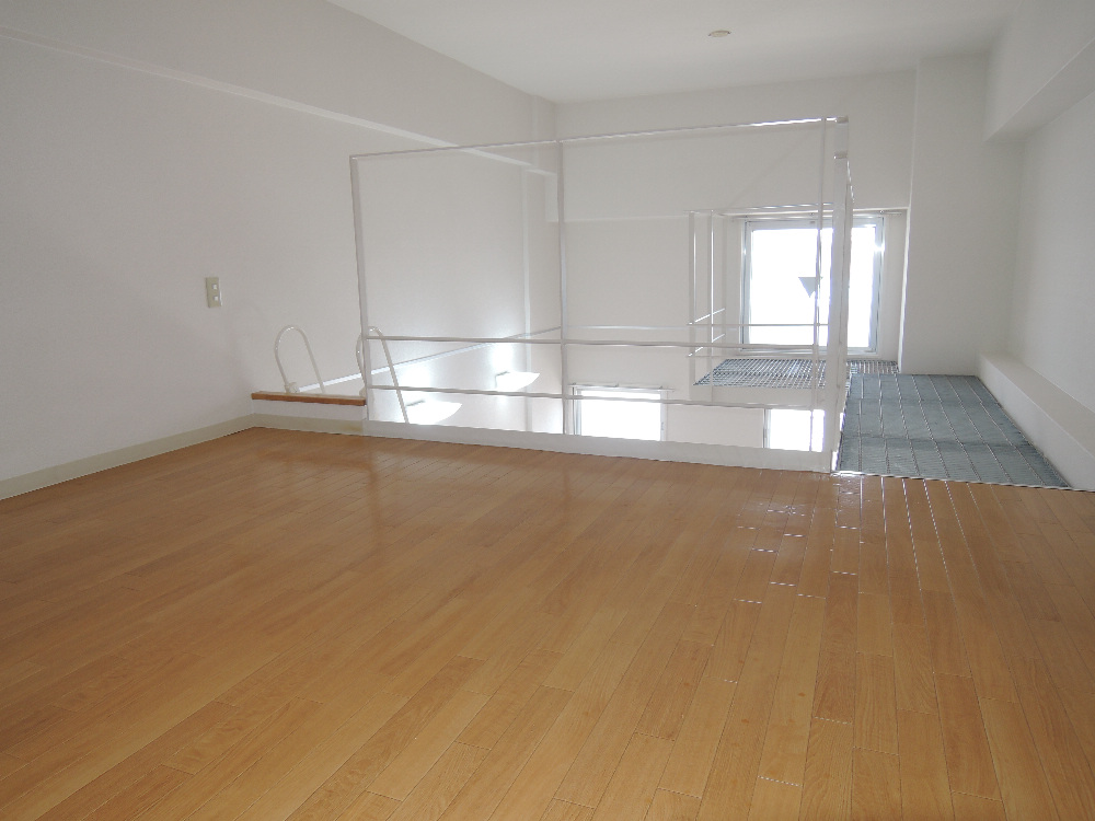 Other room space. loft