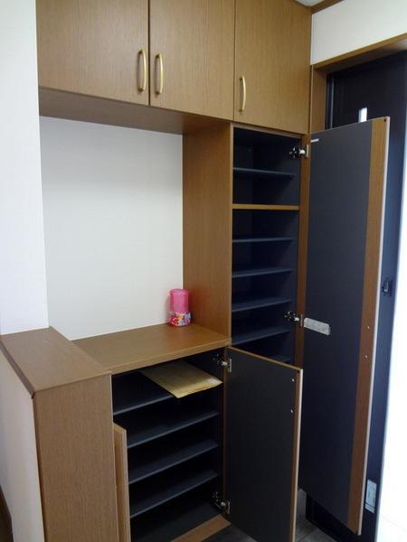 Receipt.  [Minato-ku, real estate buying and selling] Shoe box of worry those shoes are often