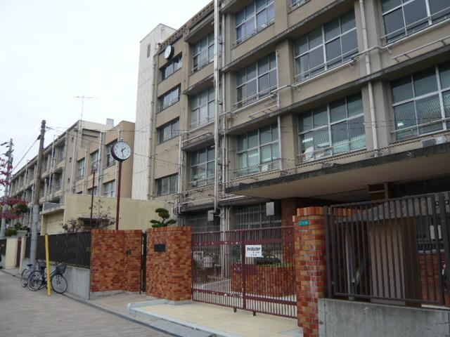 Junior high school. Konan until junior high school 900m walk 11 minutes