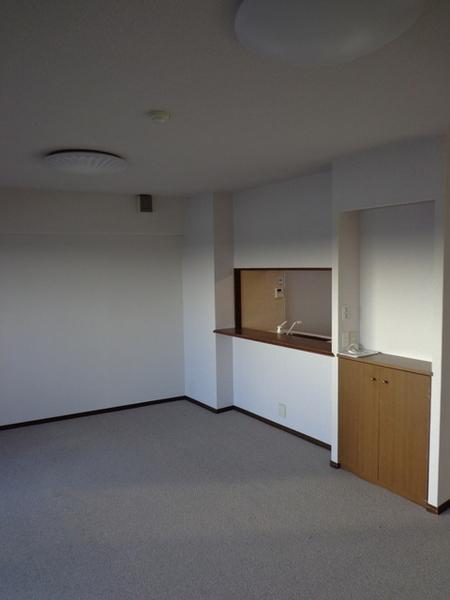 Living.  [Minato-ku, real estate buying and selling] LDK13 Pledge