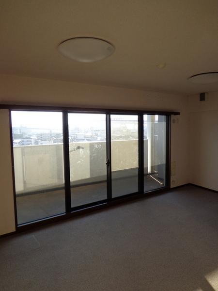 Living.  [Minato-ku, real estate buying and selling] Wide ~ There living