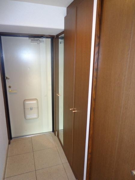 Entrance.  [Minato-ku, real estate buying and selling] There are shoes BOX
