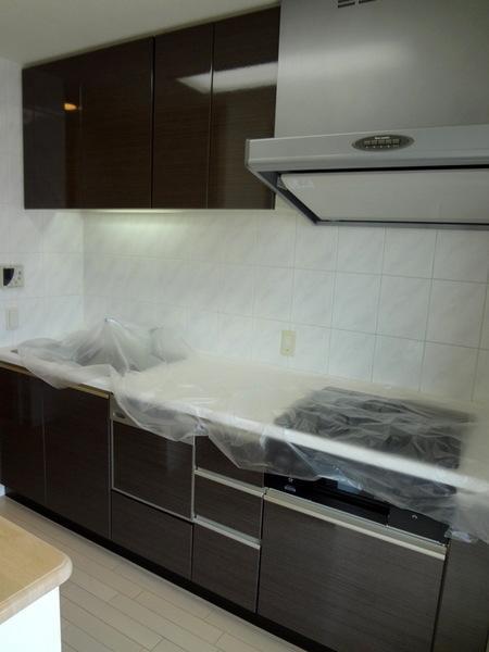Kitchen.  [Minato-ku, real estate buying and selling] Nice easy-to-use 3-neck system Kitchen ☆