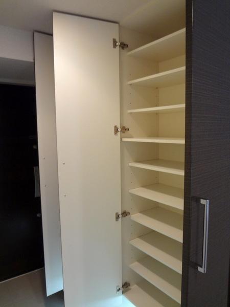 Receipt.  [Minato-ku, real estate buying and selling] It is also safe many people shoes in large shoe box
