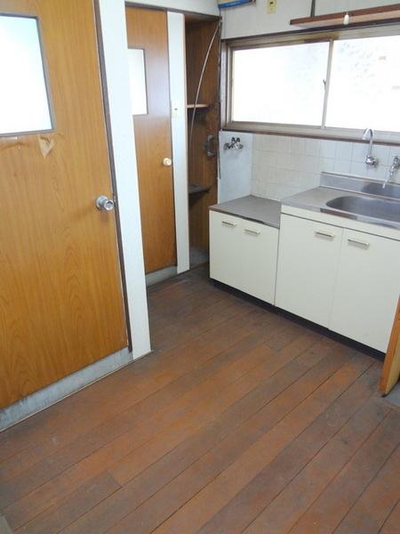 Living and room.  [Minato-ku, rent] Relaxed some kitchen space