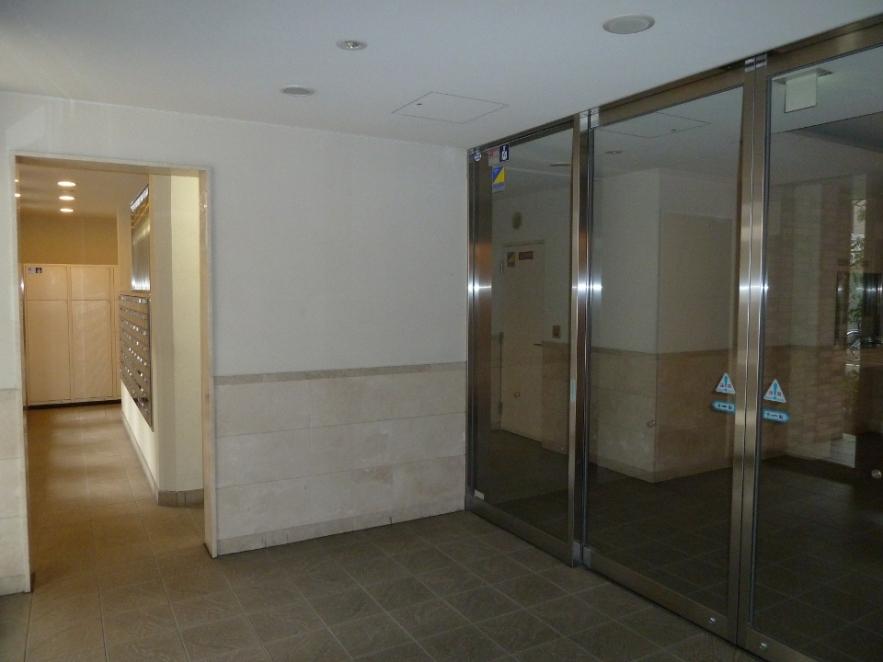 Entrance. Common areas