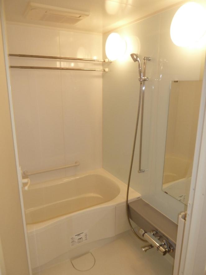 Bathroom. Bathroom dry with the bath, Here also clean clean.